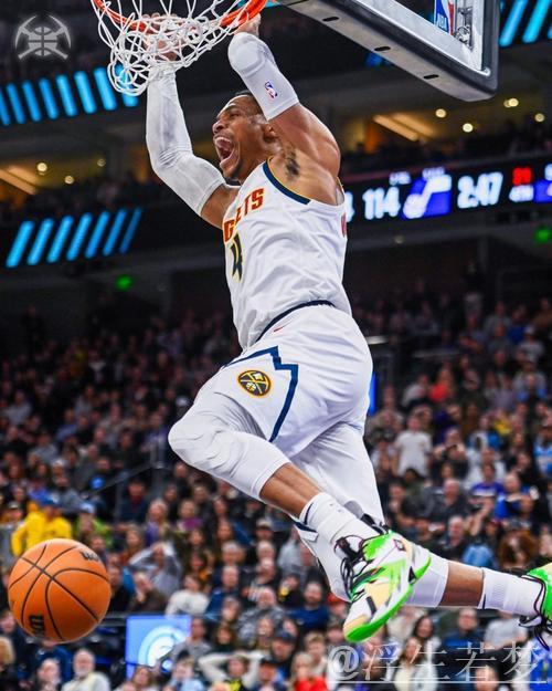 威少外线手感火热 三分精准命中 威少外线手感火热 三分精准命中